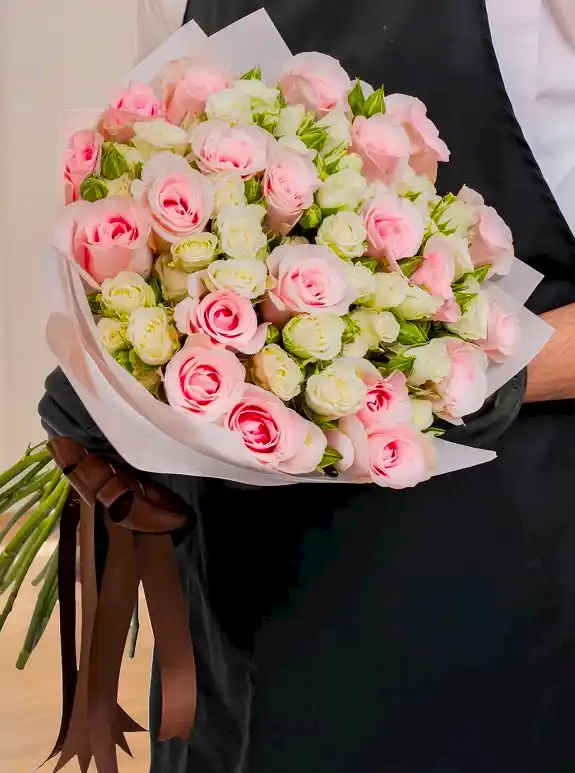 Pembe ve Beyaz Gül Buketi